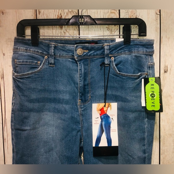 YMI SKINNY Jeans Size 11/30 Flattering Fit Slimming Novelty Wash High-Rise. - Picture 4 of 12